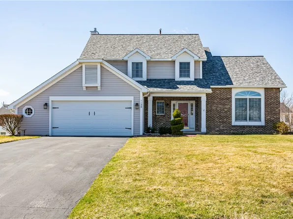 1128 Squire Ln, Farmington, NY 14425