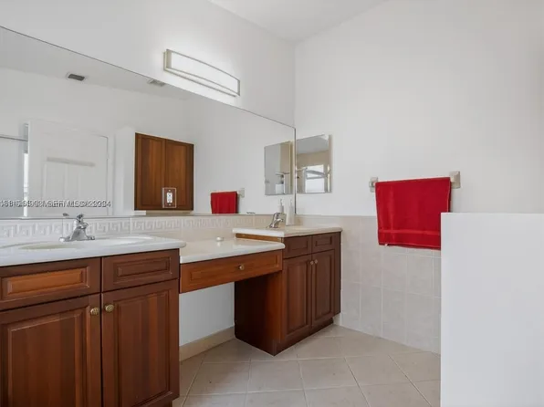 15687 SW 53rd St, Hollywood, FL 33027