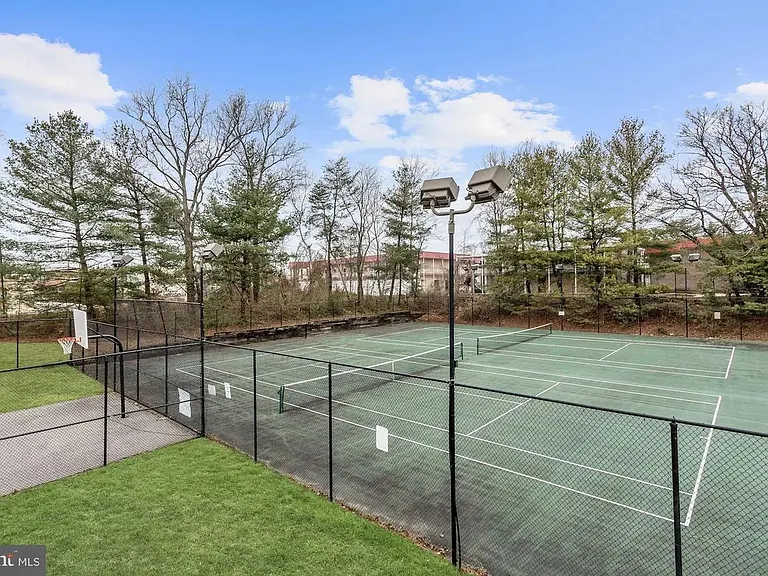 208 Goldsborough Dr — Photo 31