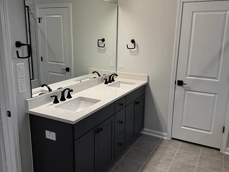 130 Highpointe Dr — Photo 5