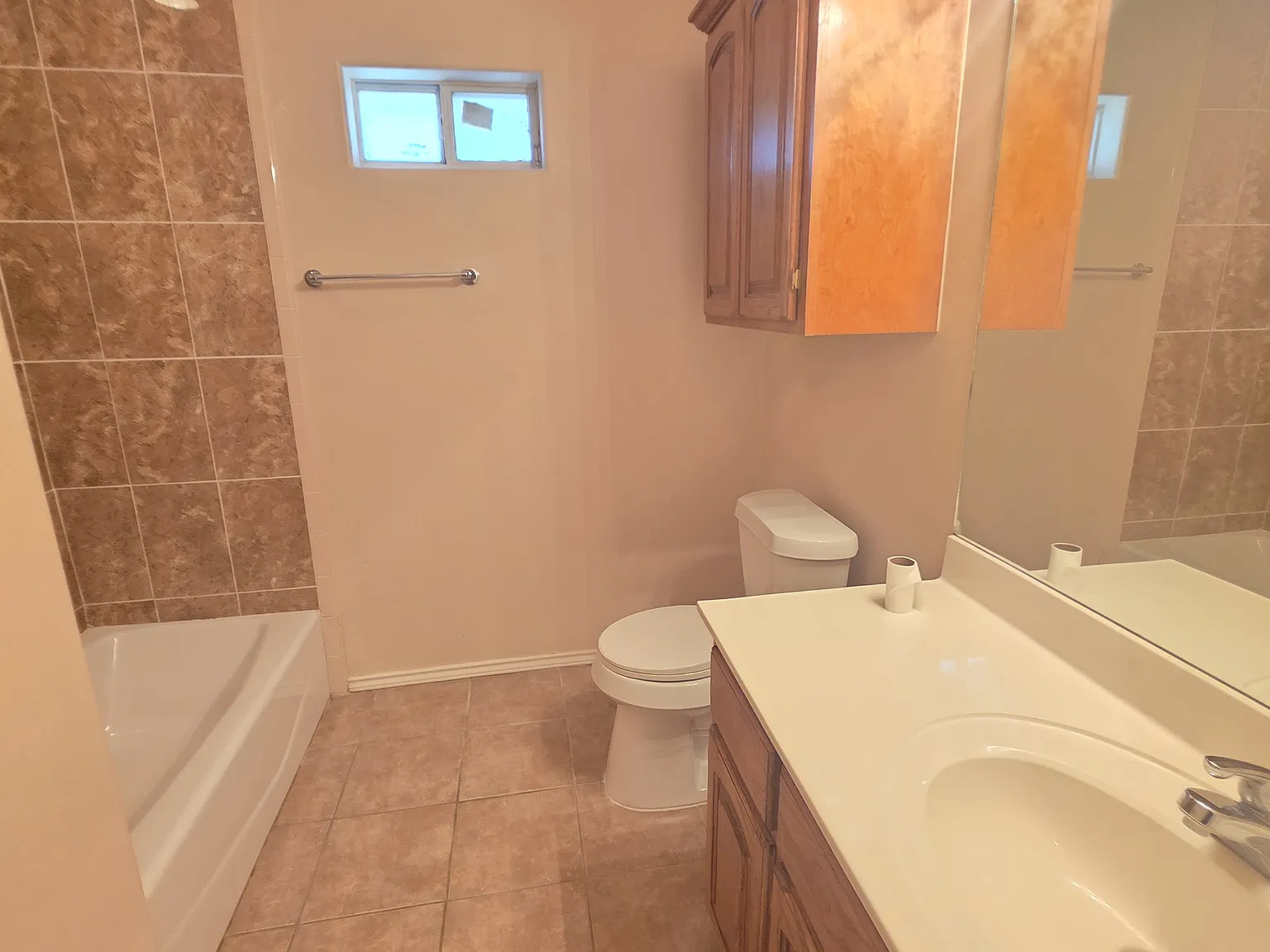 2 bed, 964 sqft, $850 — Photo 2