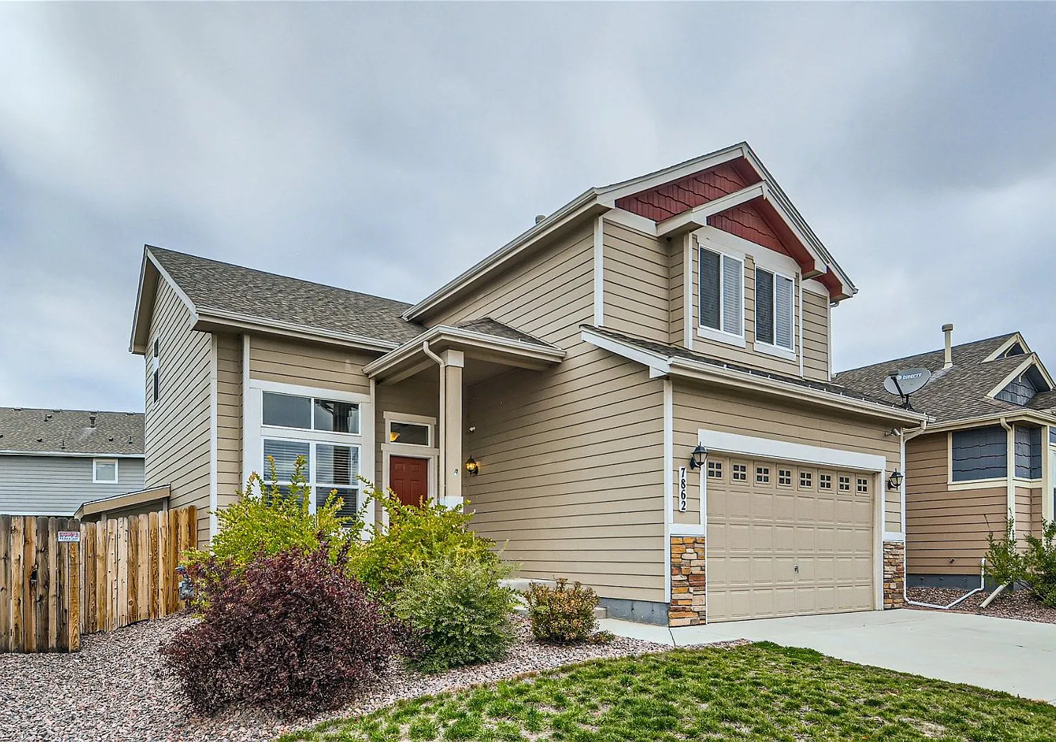 Evolve Real Estate: Immaculate 4 bedroom + Loft + Finished Basement In Forrest Meadows Available ... — Photo 2