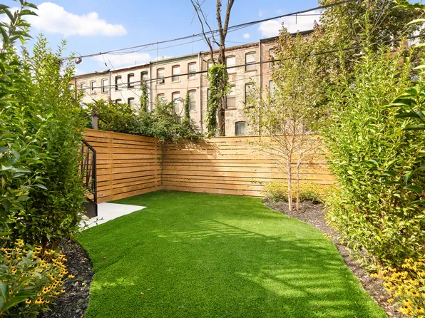 231 Macon Street image 12 of 26