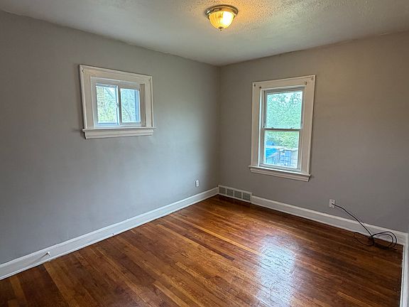 5th image of 3290 E 143rd St #2