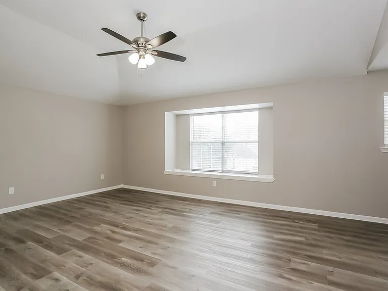 2431 Fox River Ln — Photo 10