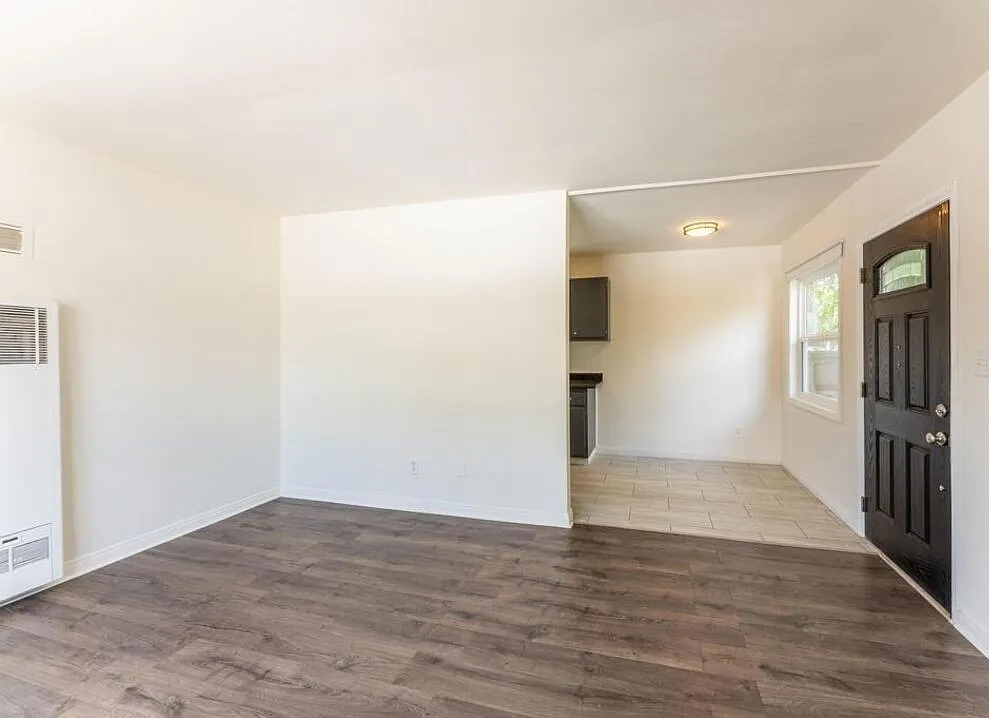 2 bed, 1000 sqft, $1,650 — Photo 3