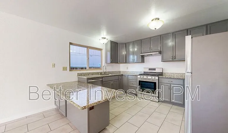 1417 Gregory Ct — Photo 4