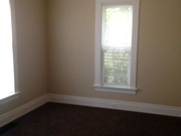 5th image of 954 Sheridan Ave SW Unit 1