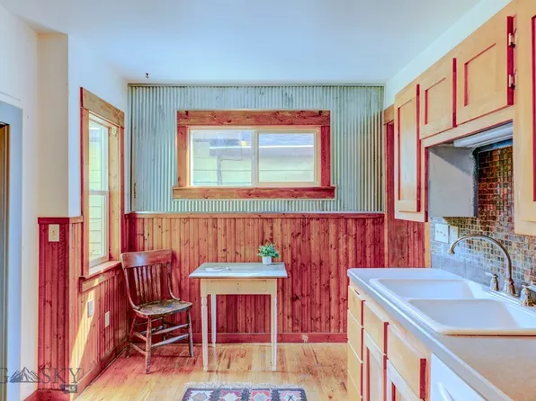 326 S 5th St, Livingston, MT 59047