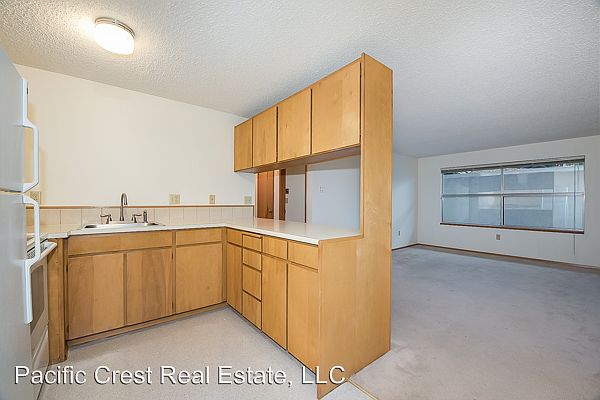 1st image of 909 6th Ave N APT 1