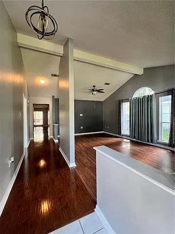 4 bed, 2.0 bath, 2205 sqft, $2,500 — Photo 4