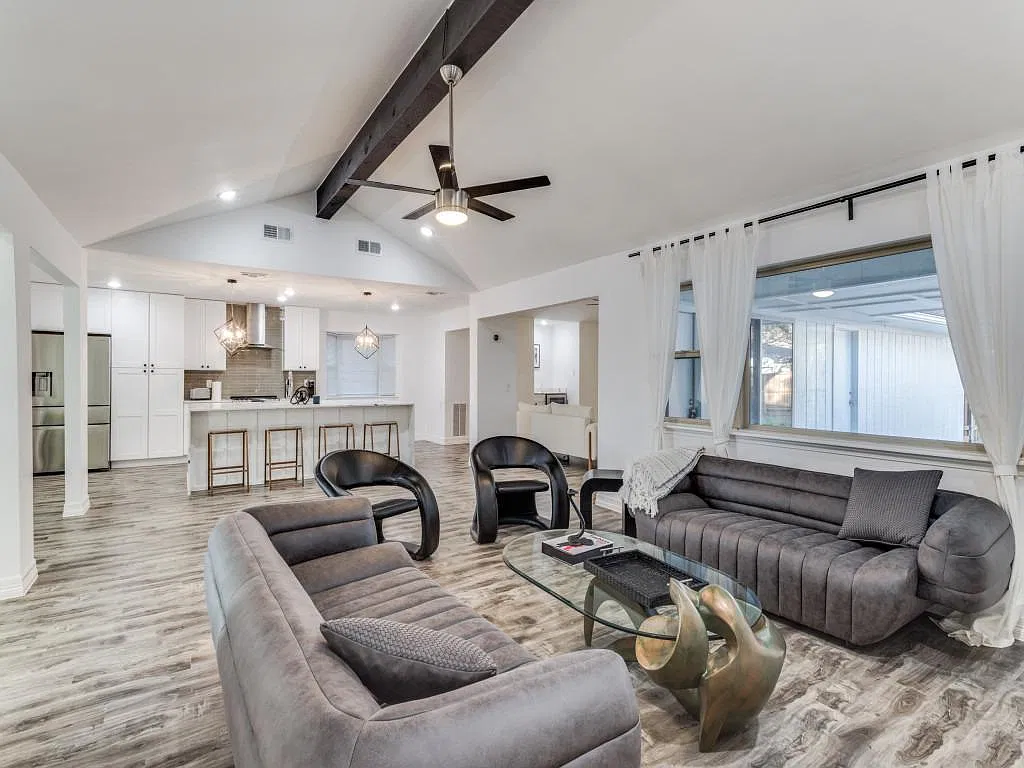 4 bed, 3.5 bath, 2423 sqft, $5,000 — Photo 1