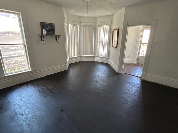 110 E 8th St, Concordia, KS 66901