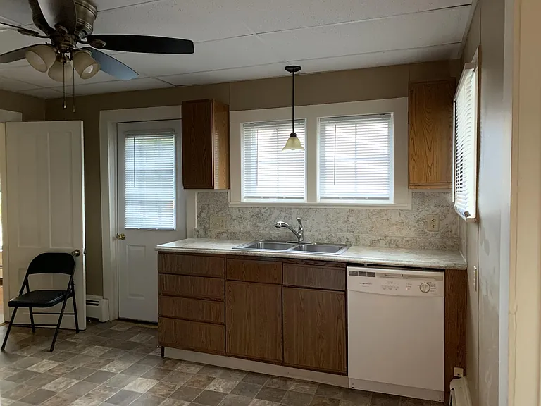 109 W South St — Photo 5