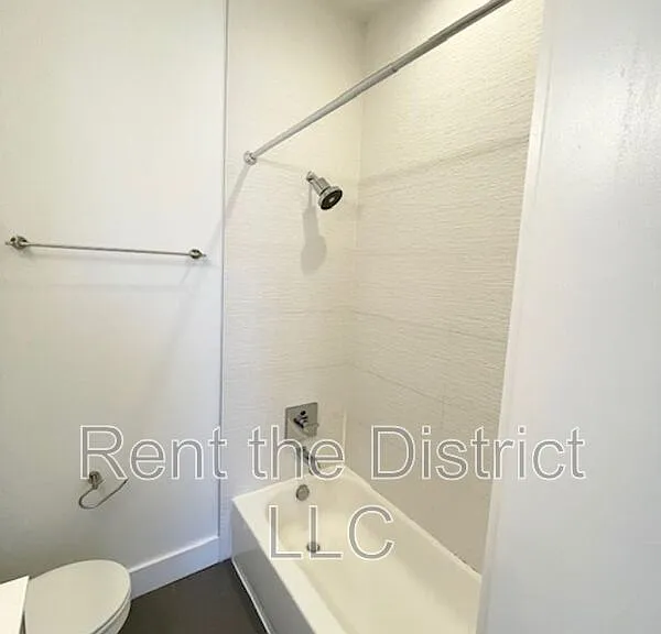 254 15th St SE #5 — Photo 18
