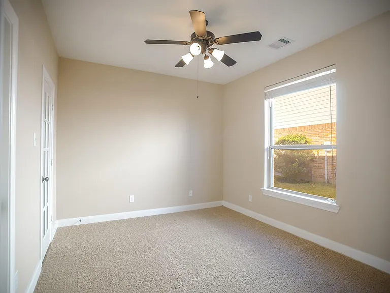 2 Hadlock Pl — Photo 26