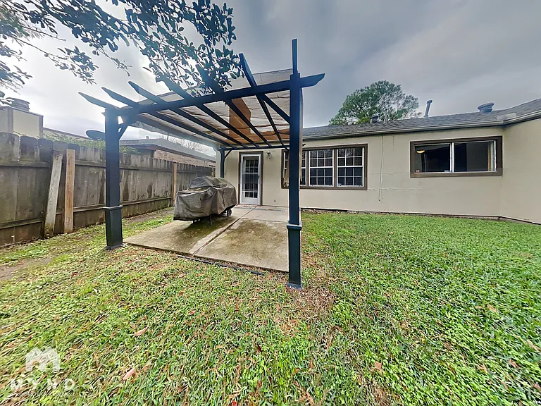 2103 Woodland Springs St — Photo 23