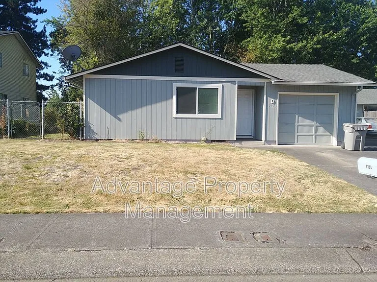 1708 Del Rio Ave SE — Photo 1