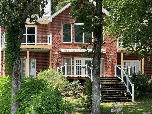 575 Lakewood Dr E, Muscle Shoals, AL 35661