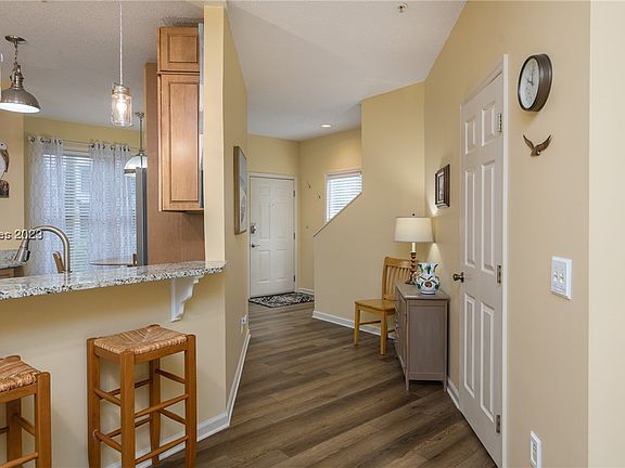 5th image of 19 Lemoyne Ave APT 53