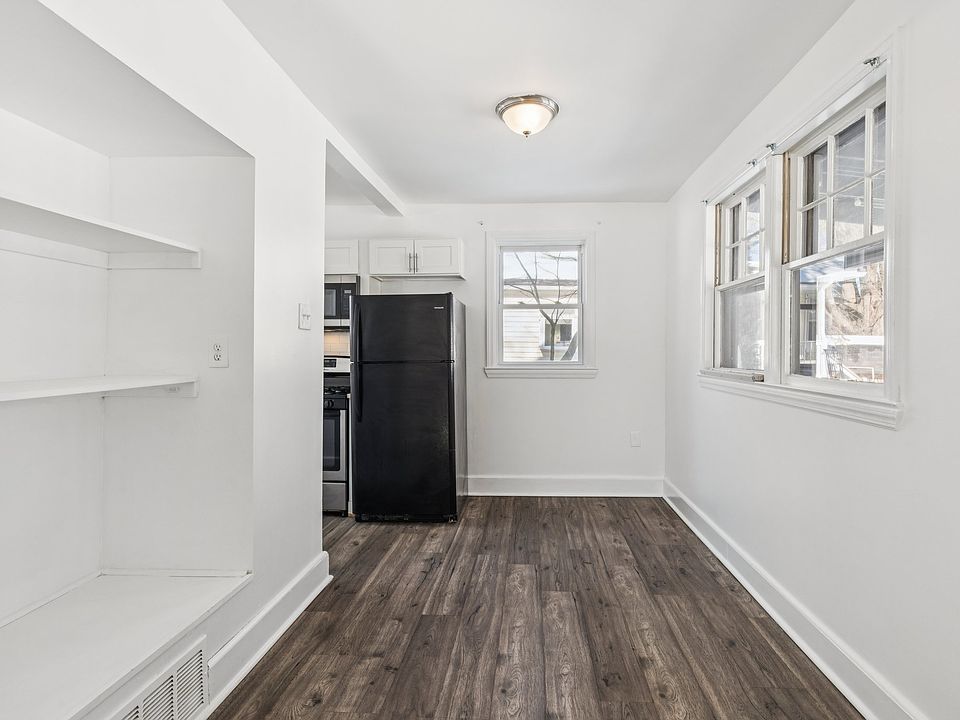 1st image of 470 E Barber Ave