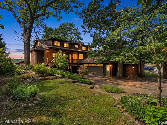 3rd image of 3845 Dorothy Ln