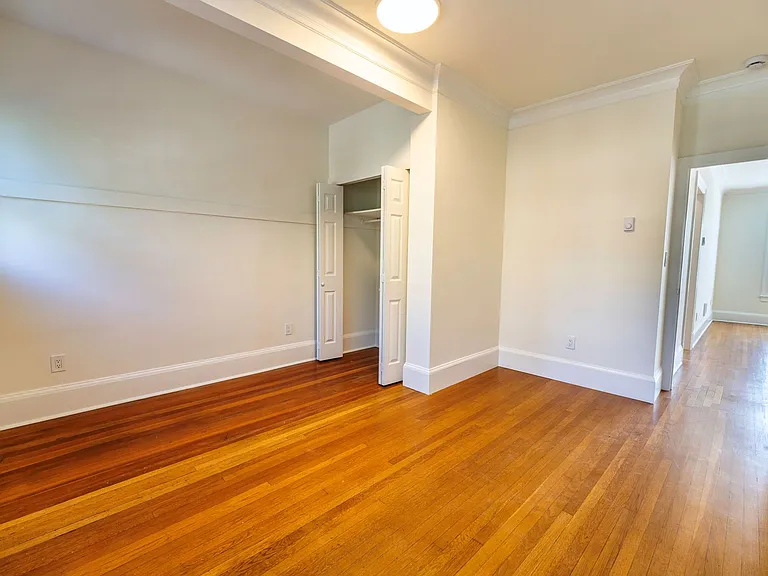 The Roy Vue Apartments — Photo 19