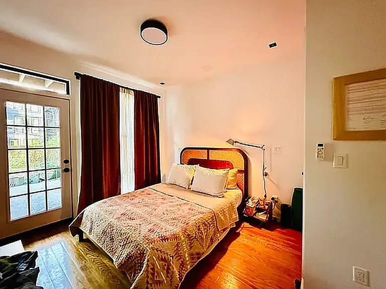 661 Hancock St #1B — Photo 9