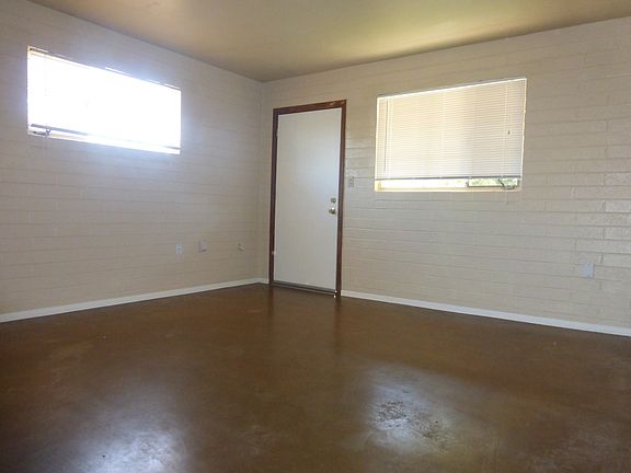 3rd image of 1029 S Farmer Ave