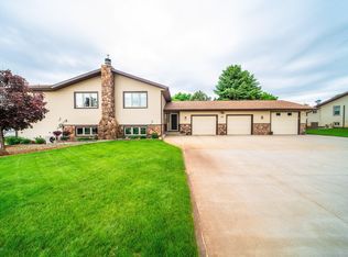 3715 114th Ave SW, Dickinson, ND 58601