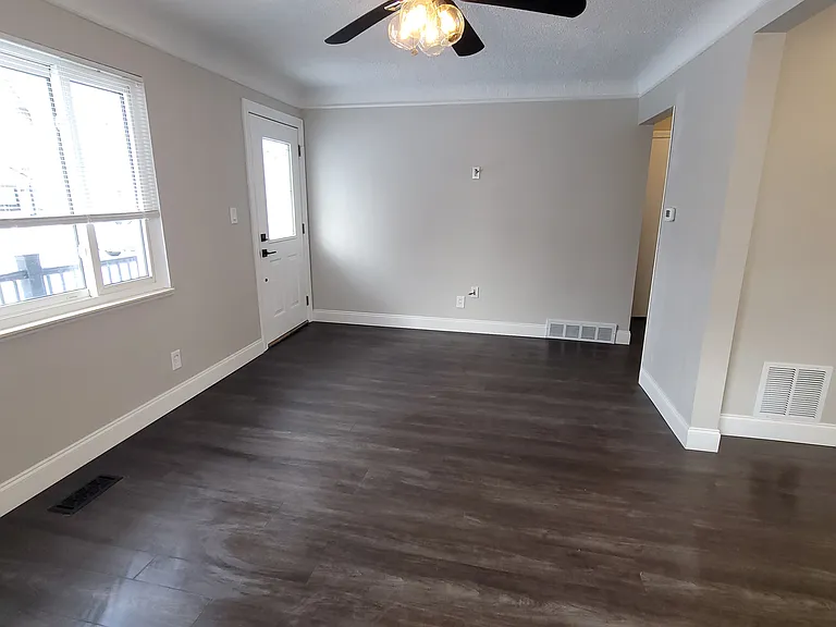 23092 Pilgrim Ave — Photo 5