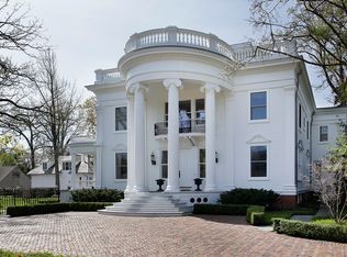 326 Essex Rd, Kenilworth, IL 60043