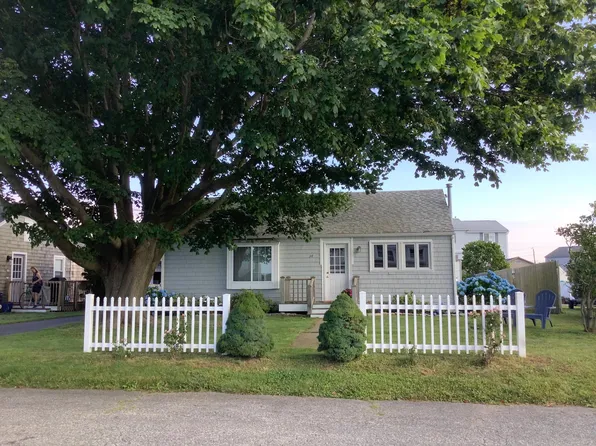 34 Mollusk Dr, Narragansett, RI 02882