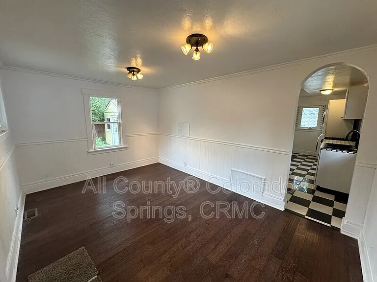 217 E Jefferson St — Photo 3
