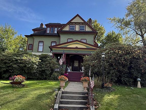 3rd image of 315 W 1st St