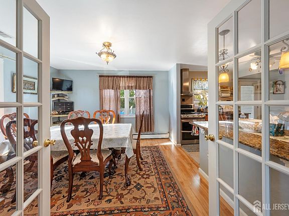 4th image of 23 Radcliffe St