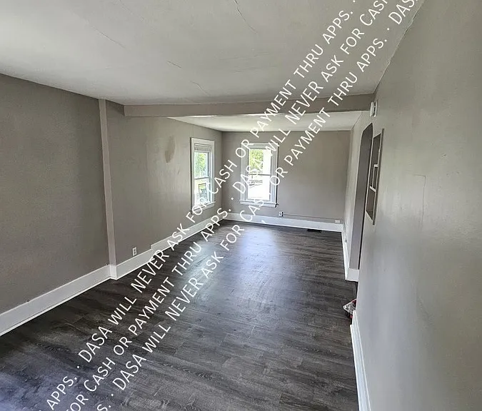 370 Melville St #UPPER — Photo 2