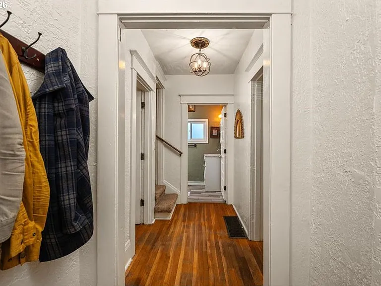 6059 NE Willow St — Photo 5