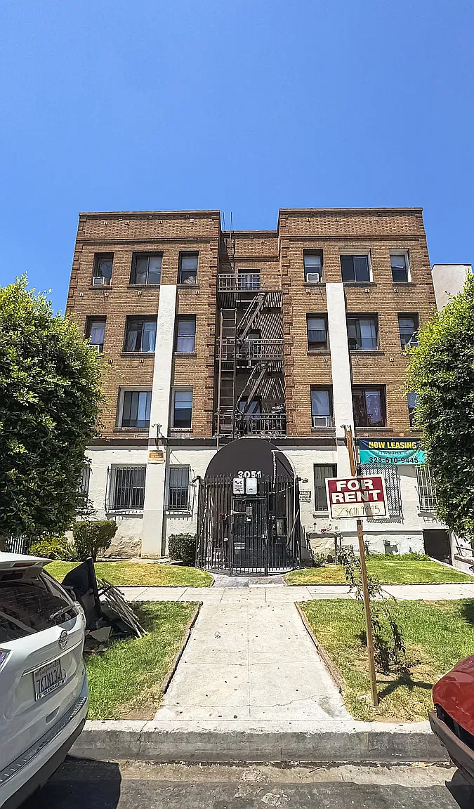 Leeward Place — Photo 1