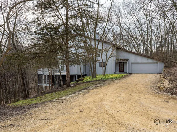 3 Birch Ct, Galena, IL 61036