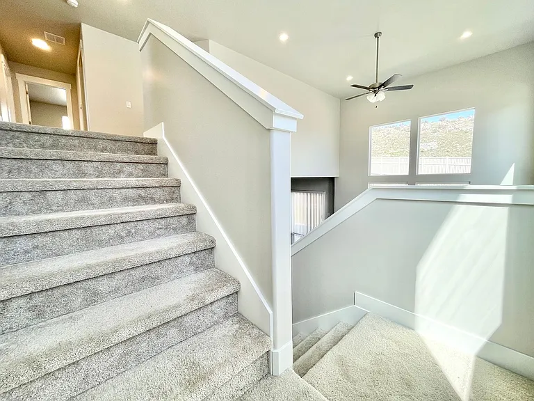 446 N Hillview Dr — Photo 14