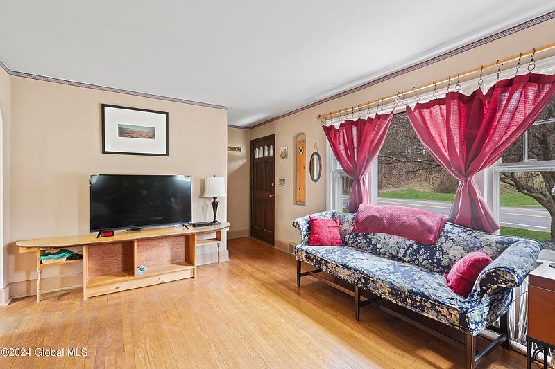 5th image of 132 Chatham Street