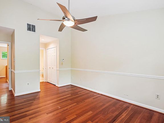 5th image of 8 Ashford Ct