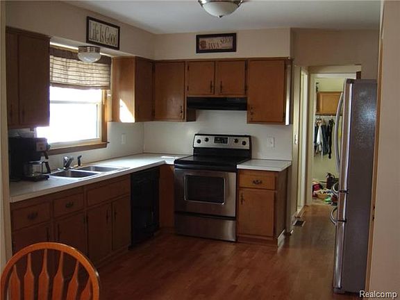 3rd image of 14359 Cranston St
