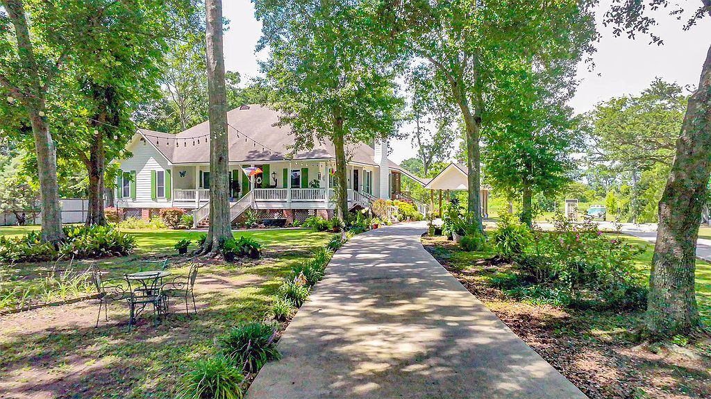 10250 Highway 182 - Property Image