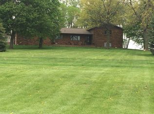 1375 210th St, Manchester, IA 52057