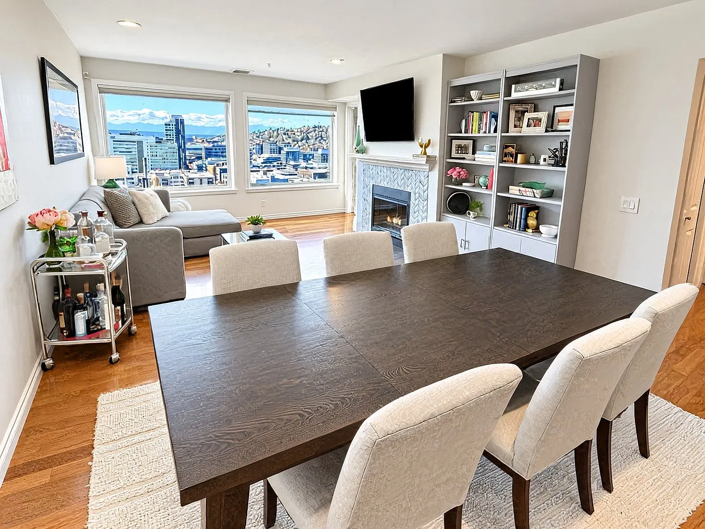2 bed, 1052 sqft, $4,195 — Photo 4