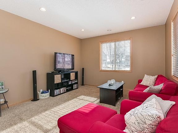 3rd image of 11225 Isanti Ct NE