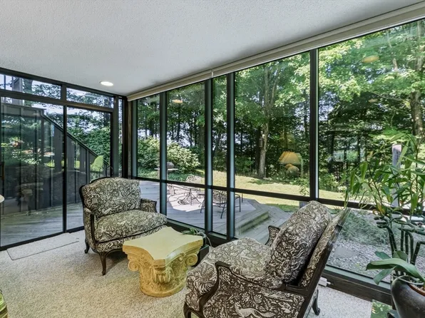 3 Hilltop Dr, Wilbraham, MA 01095