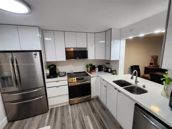 8592 W Sunrise Blvd APT 315, Plantation, FL 33322